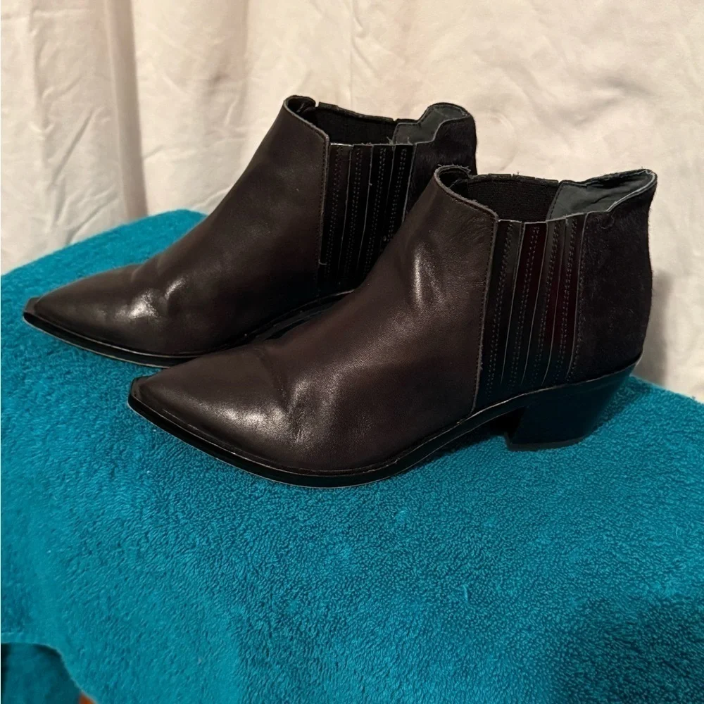 Dolce Vita “Shana” Black Leather Ankle Booties women's sz 6 Fur Heel